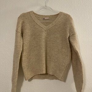SO Cream V-Neck Cropped Sweater with Ribbed Texture